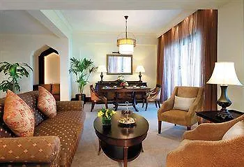 Hotel apartamentowy Shangri-La Hotel Apartments Qaryat Al Beri Abu Zabi