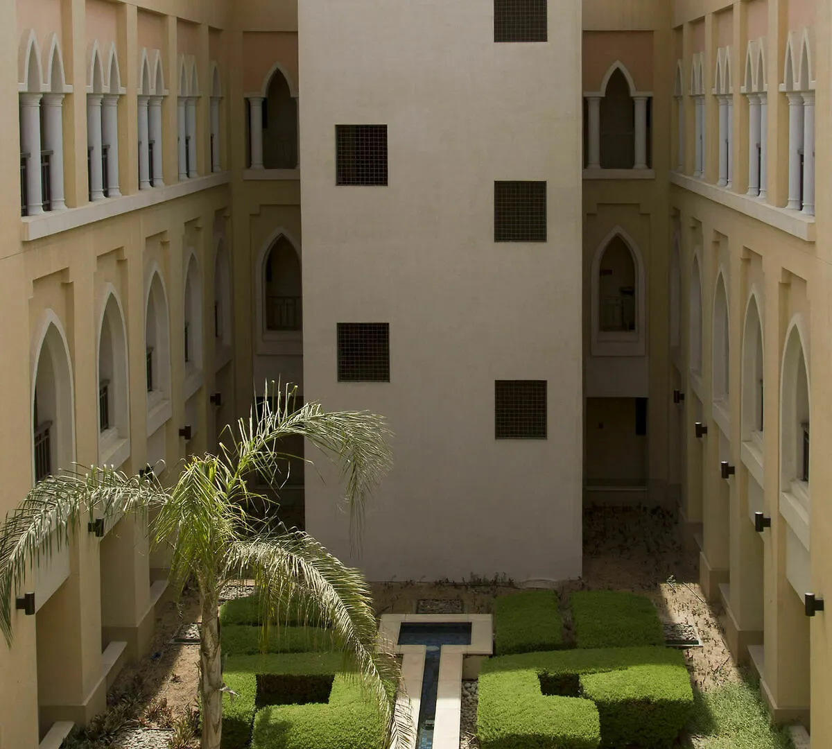 Shangri-La Hotel Apartments Qaryat Al Beri Abu Dhabi Aparthotel