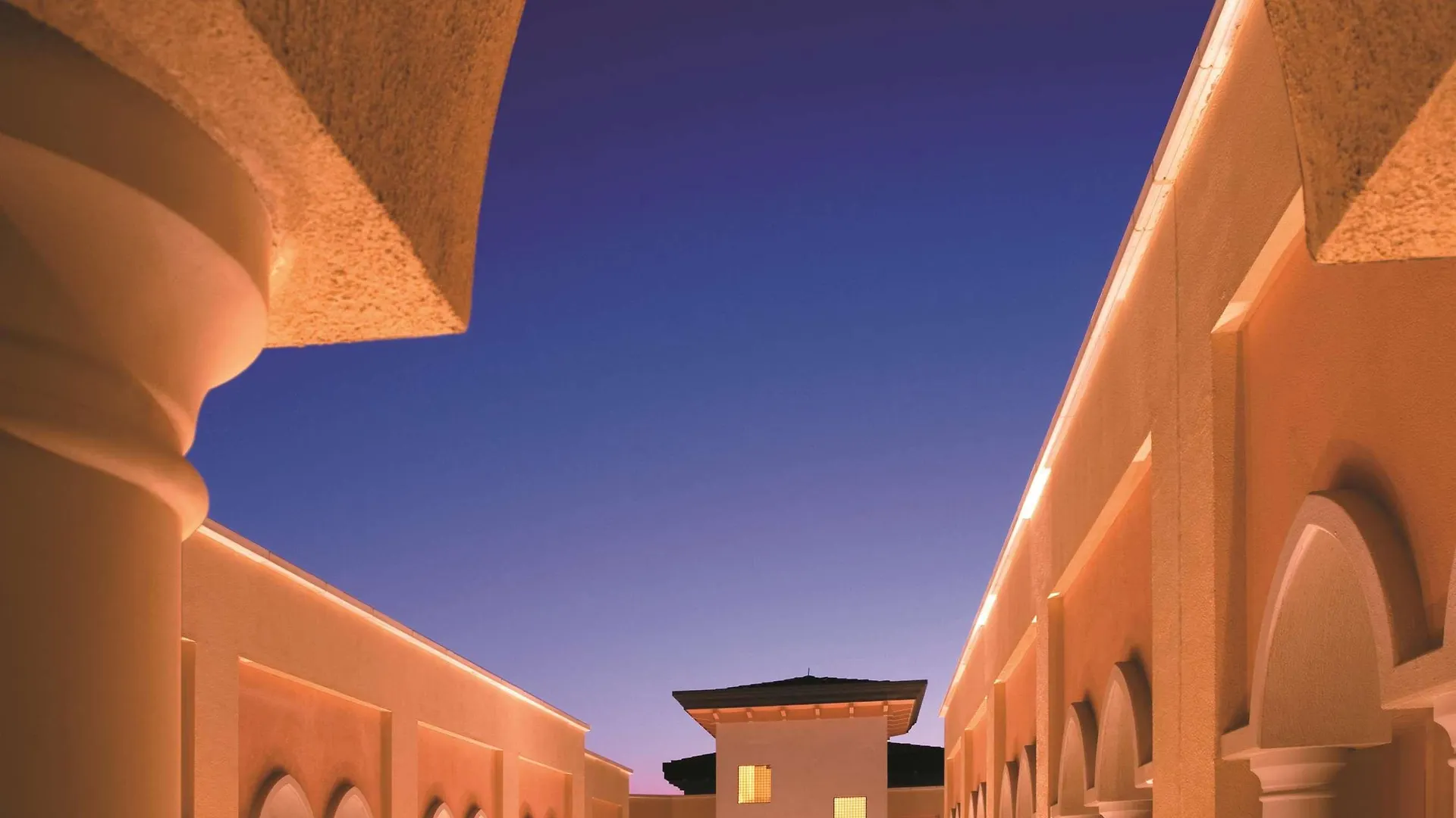 Shangri-La Hotel Apartments Qaryat Al Beri Abu Dhabi Aparthotel