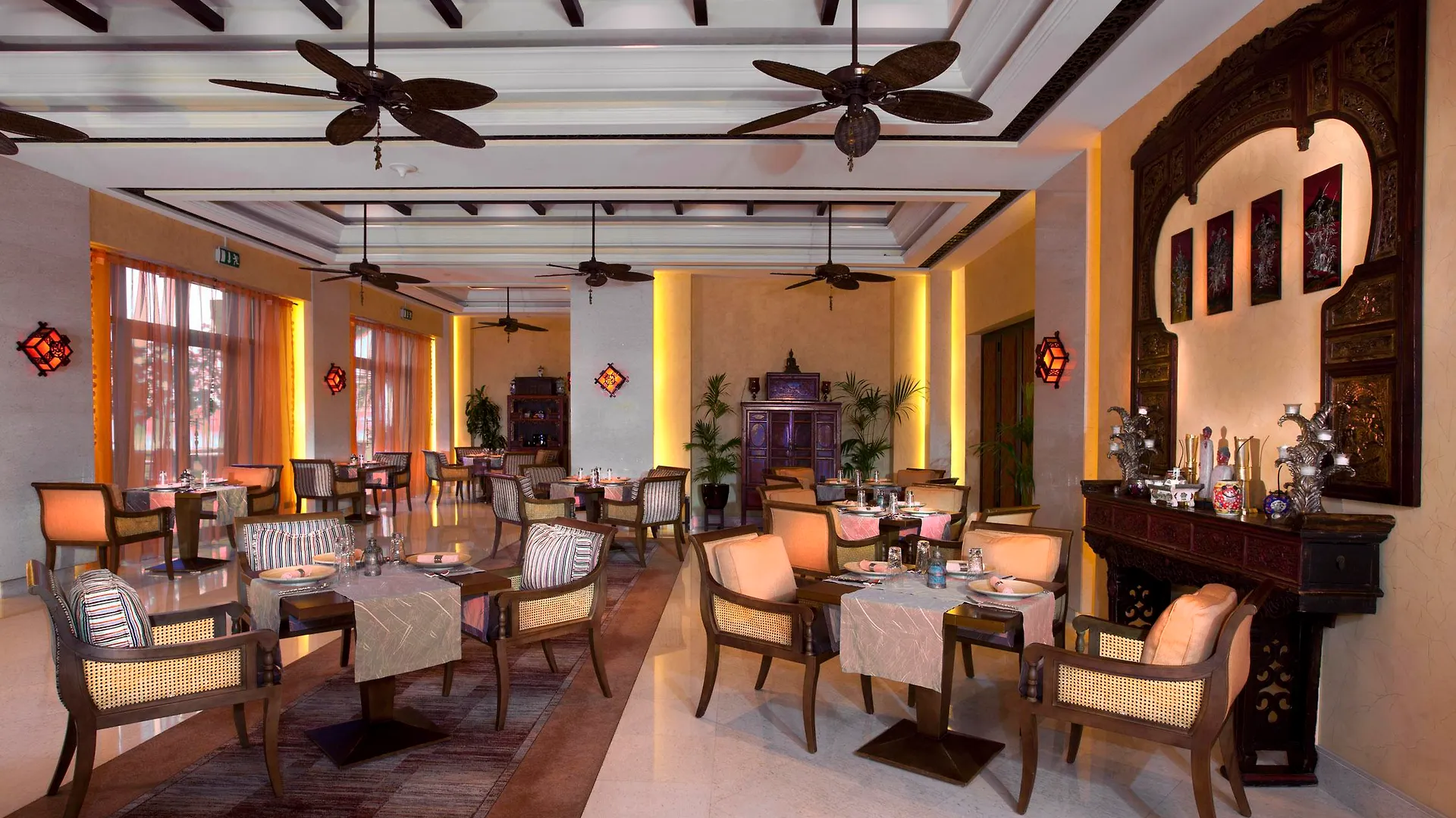 Shangri-La Hotel Apartments Qaryat Al Beri Abu Dhabi 5*,
