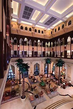 Shangri-La Hotel Apartments Qaryat Al Beri Abu Dhabi 5*,