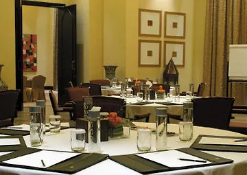 Shangri-La Hotel Apartments Qaryat Al Beri Abu Dhabi 5*,