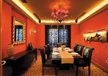 Shangri-La Hotel Apartments Qaryat Al Beri Abu Dhabi 5*,