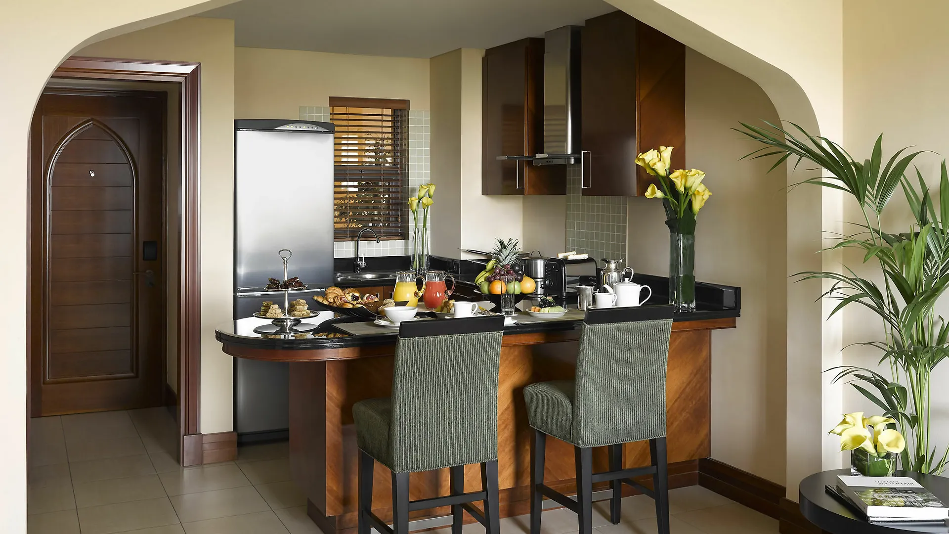 Shangri-La Hotel Apartments Qaryat Al Beri Abu Dhabi 5*,  United Arab Emirates