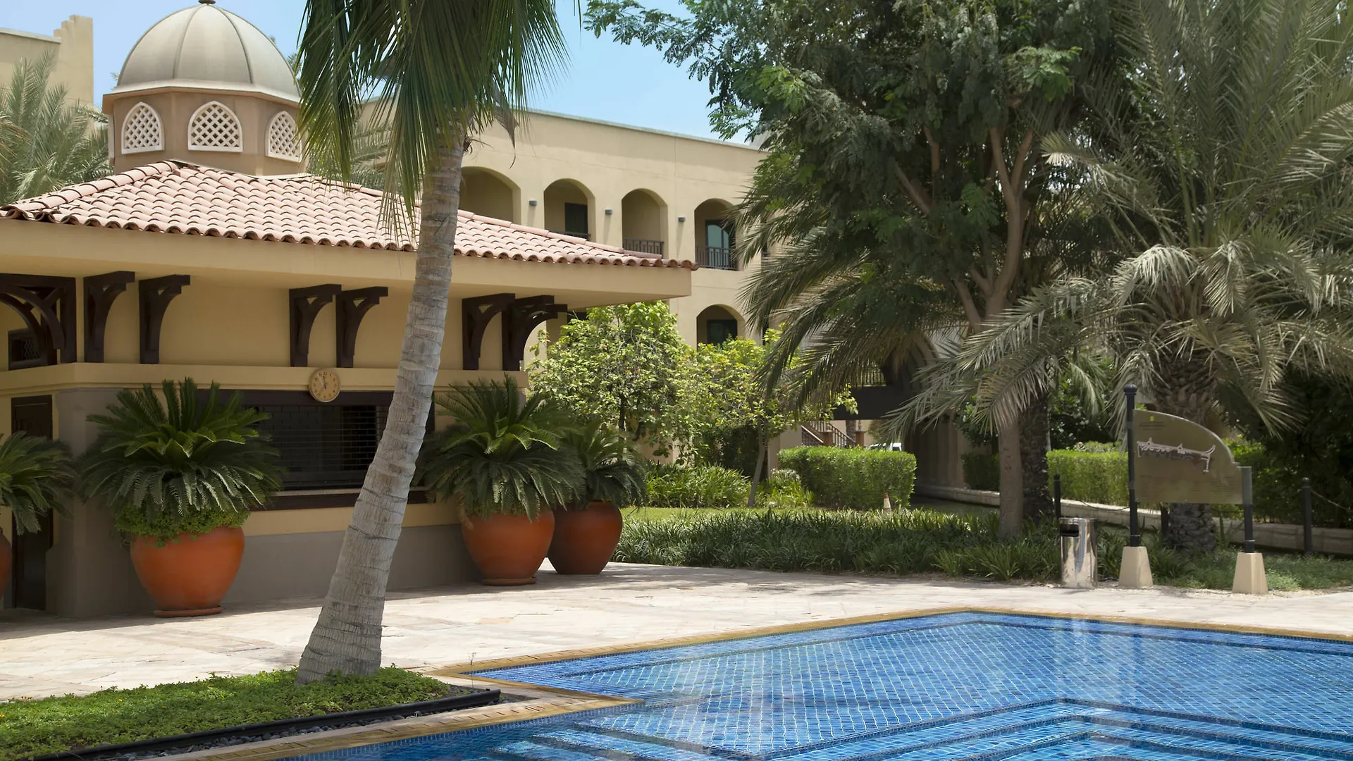 Shangri-La Hotel Apartments Qaryat Al Beri Abu Dhabi