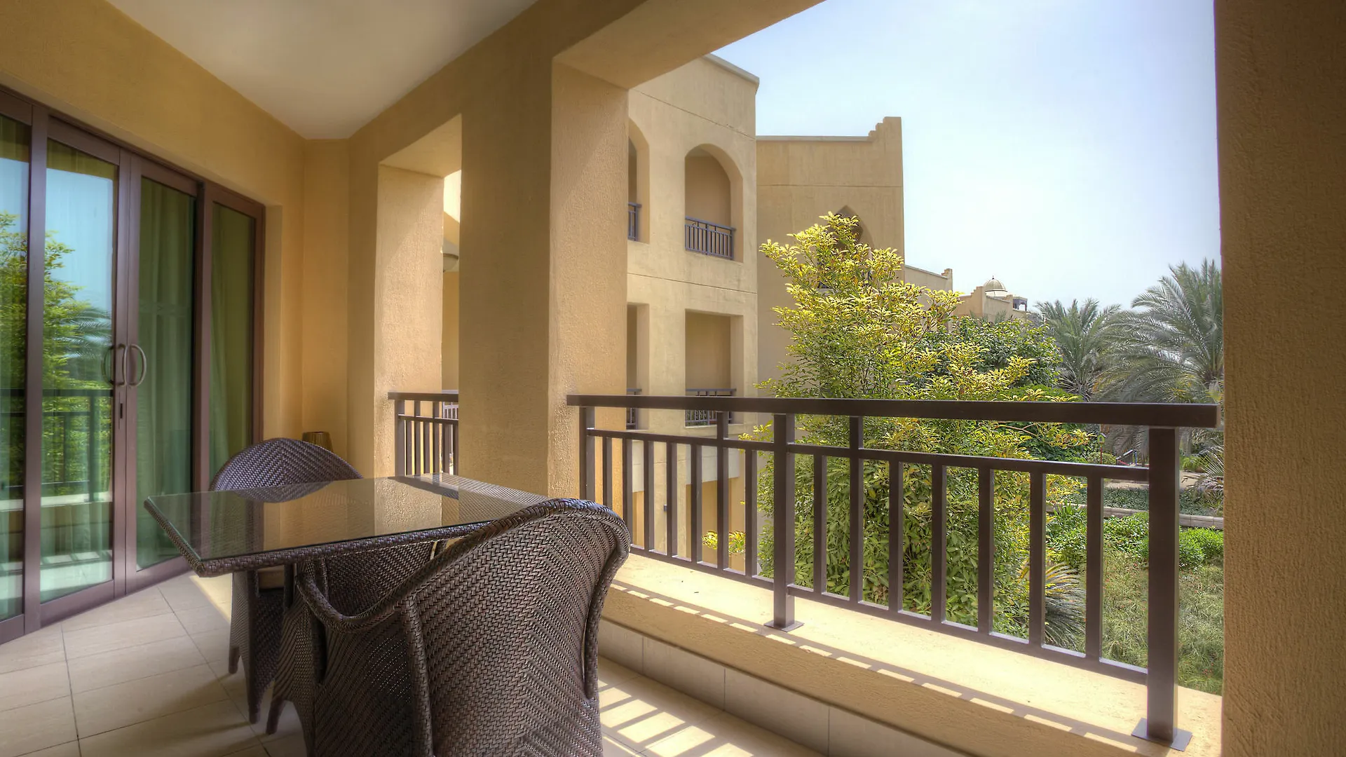 Shangri-La Hotel Apartments Qaryat Al Beri Abu Dhabi 5*,